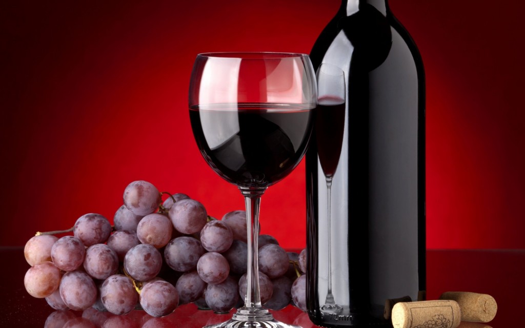 wine_bottle_grapes-593703.jpg